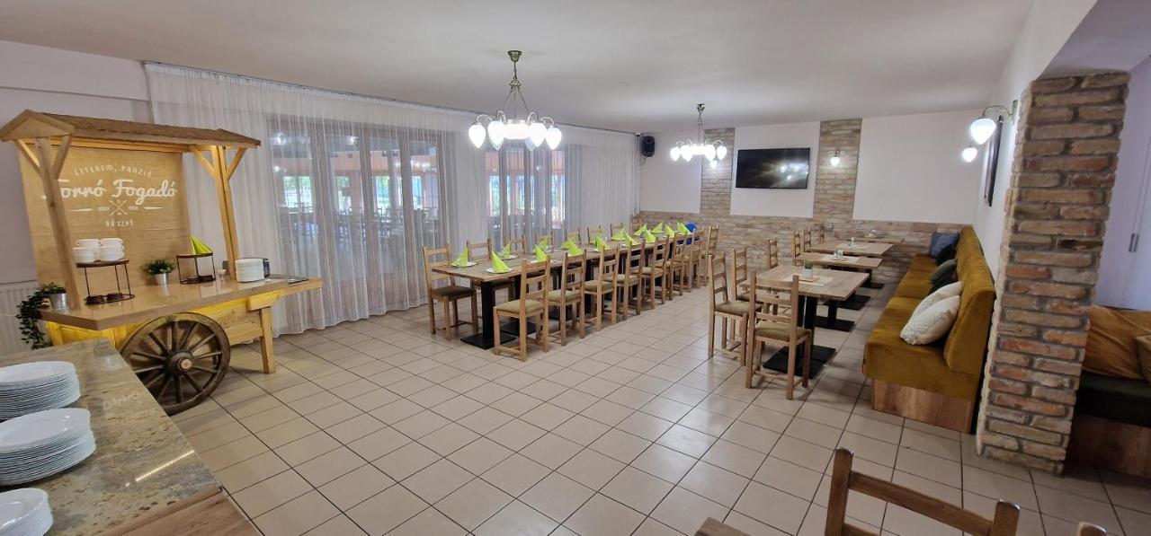 Forro Fogado & Bauer Bistro Hotel Roszke Luaran gambar