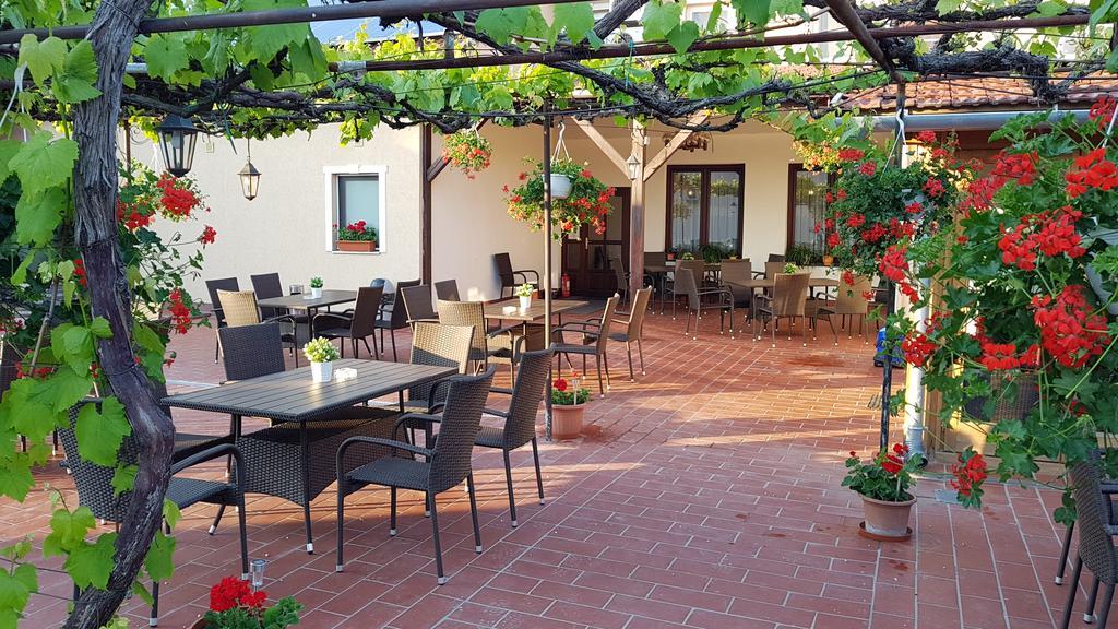 Forro Fogado & Bauer Bistro Hotel Roszke Luaran gambar
