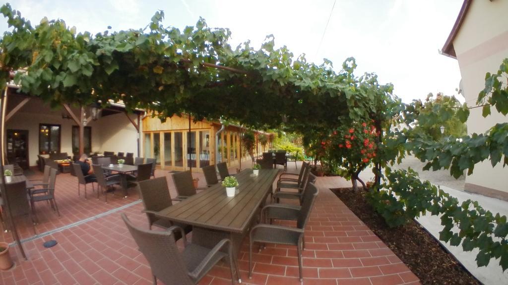 Forro Fogado & Bauer Bistro Hotel Roszke Luaran gambar
